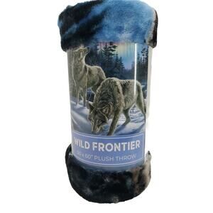 WILD FRONTIER PLUSH THROW WILDERNESS WOLF PACK Blue